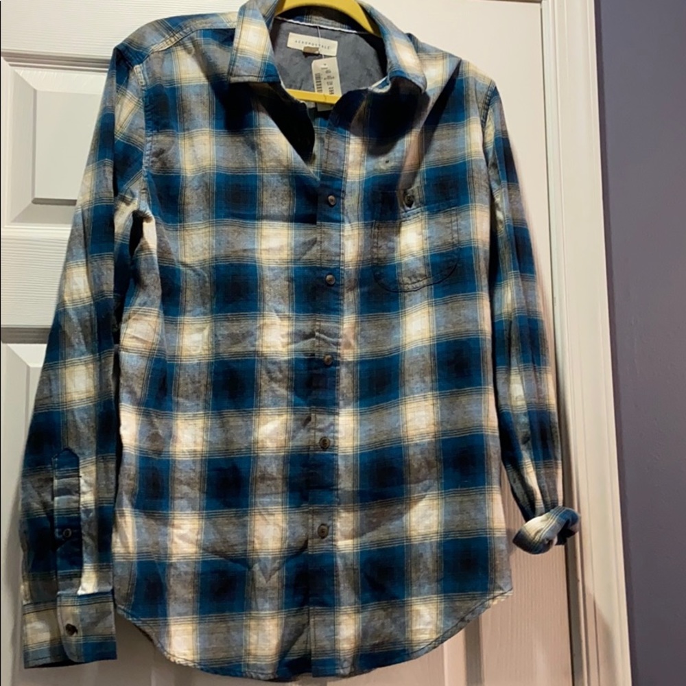 Men’s button up plaid shirt